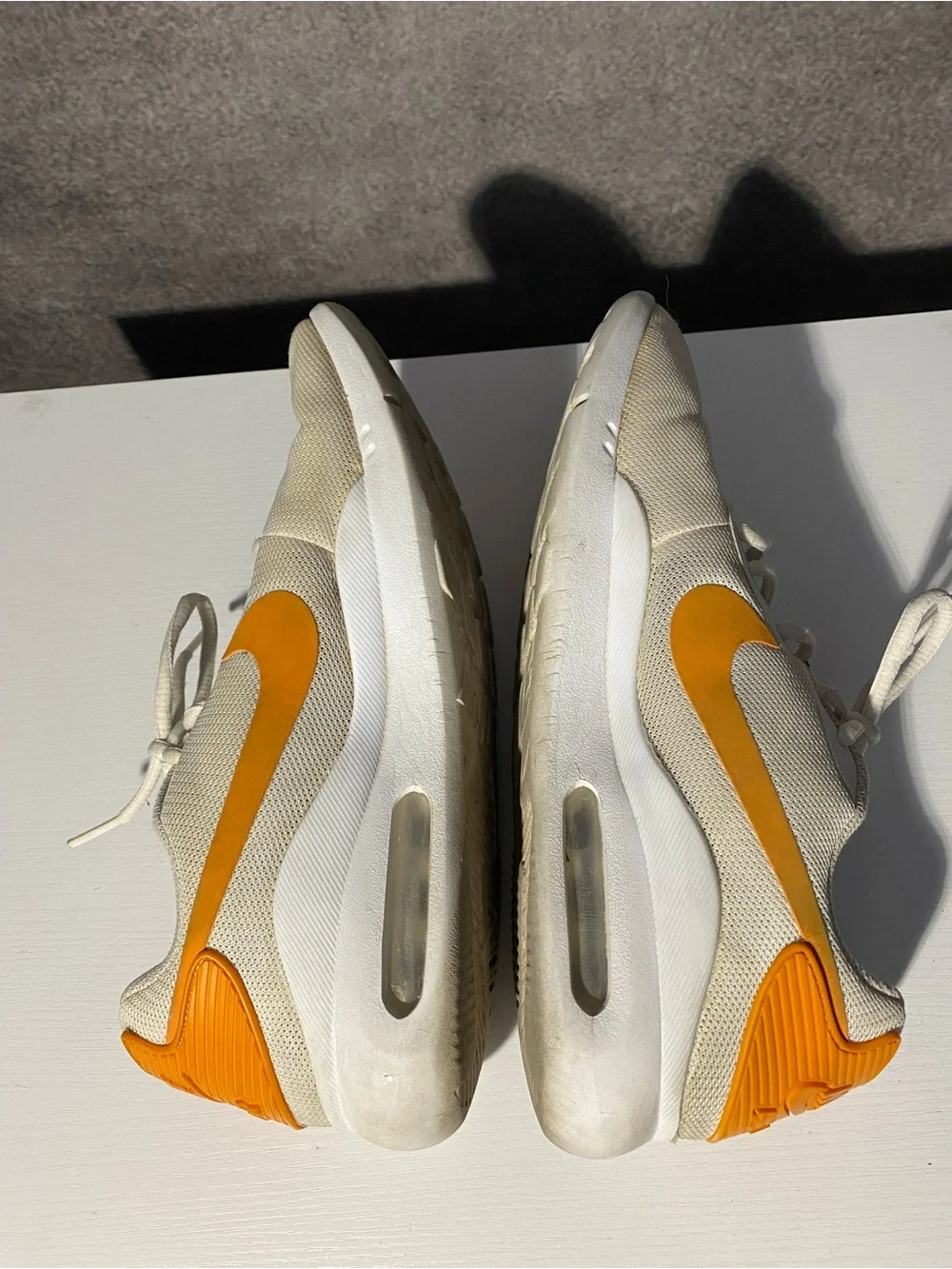 Nike Air Max Oketo White Orange Peel Running Shoes AQ2231-101 Women's Size 9⁠